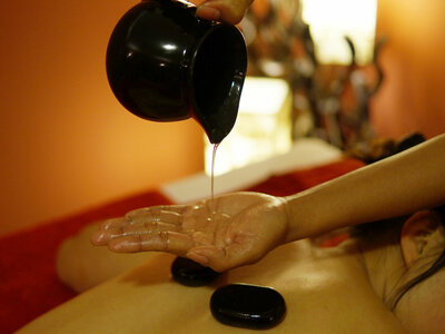 Hot stone massage 1u €60
